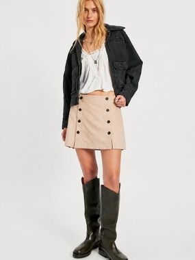 LOFT Tan Button-Front Mini Skirt Hamptons Weekend Rich Girl Starter Pack